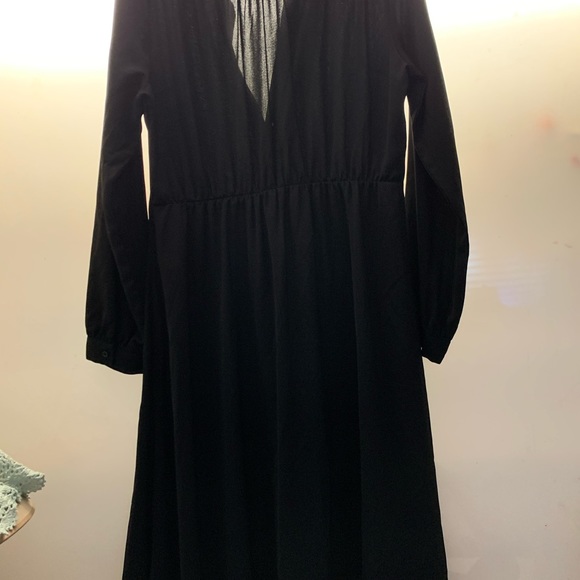 Suzy shier collar heavy polyester black dress. Button-up bodice - Picture 4 of 4